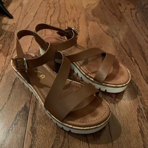 Unisa Kanoa Platform Sandal